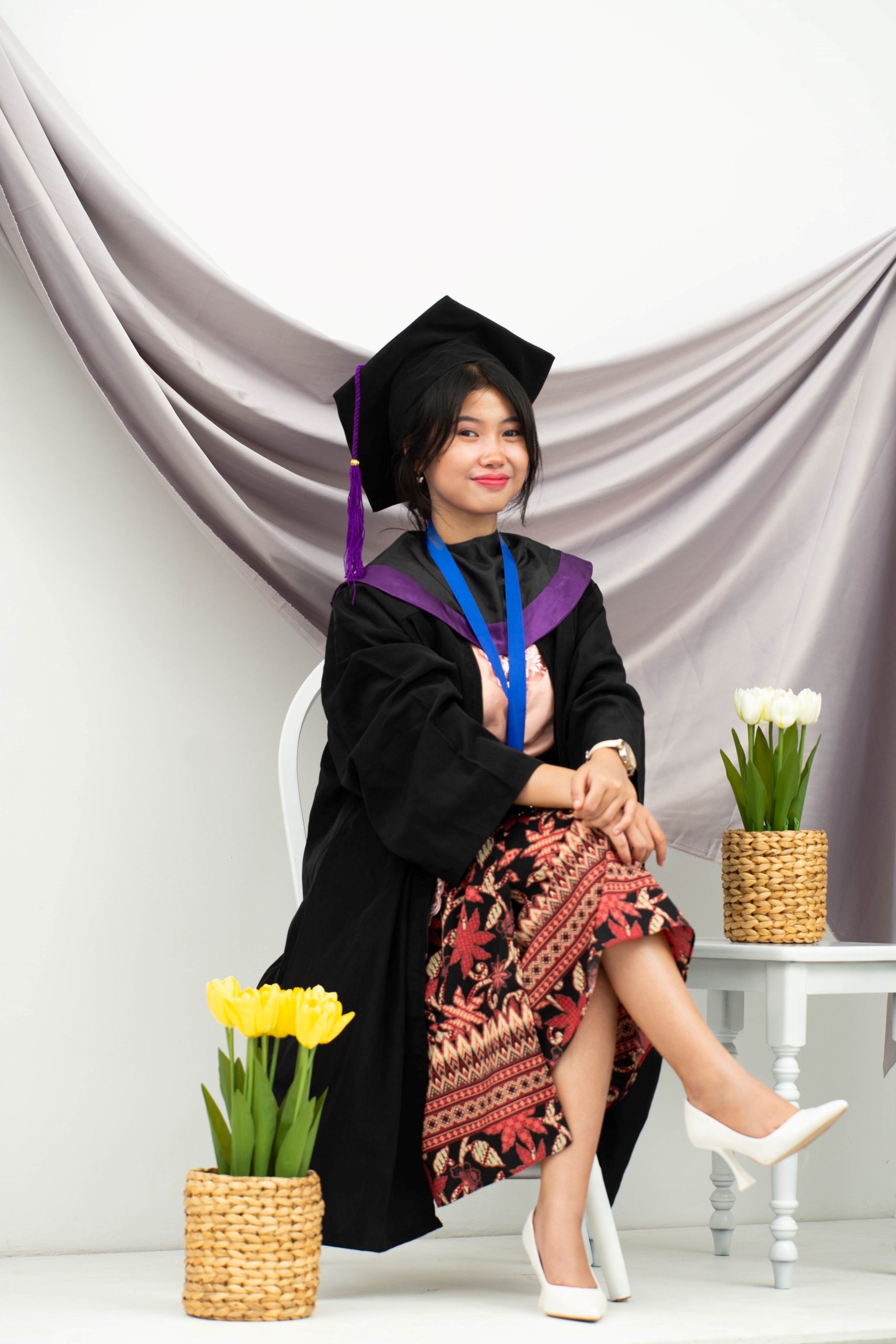 Hasil foto studio wisuda di Sudut Rumah Studio Batam
