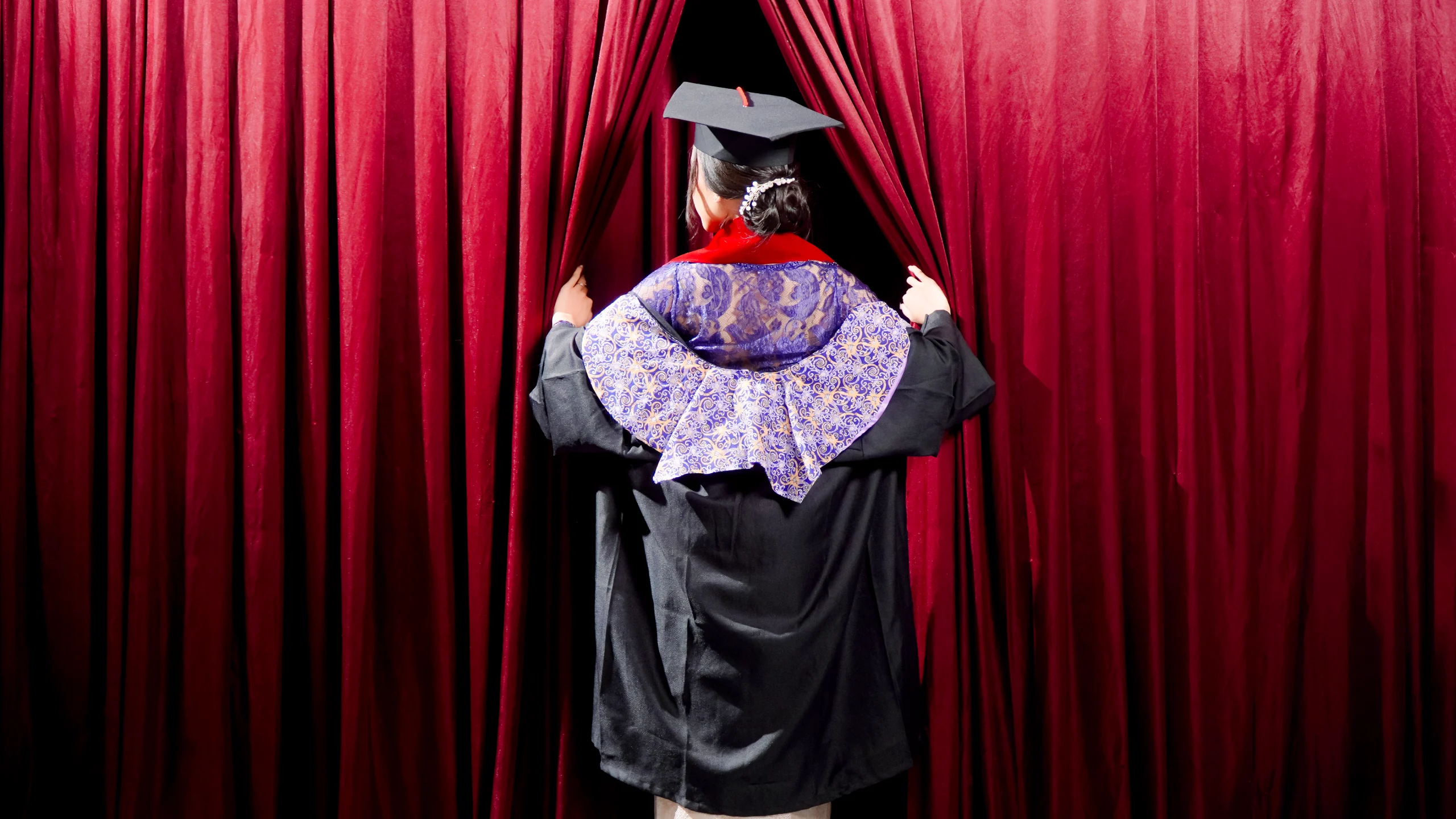 Graduation Photoshoot Sudut Rumah Studio